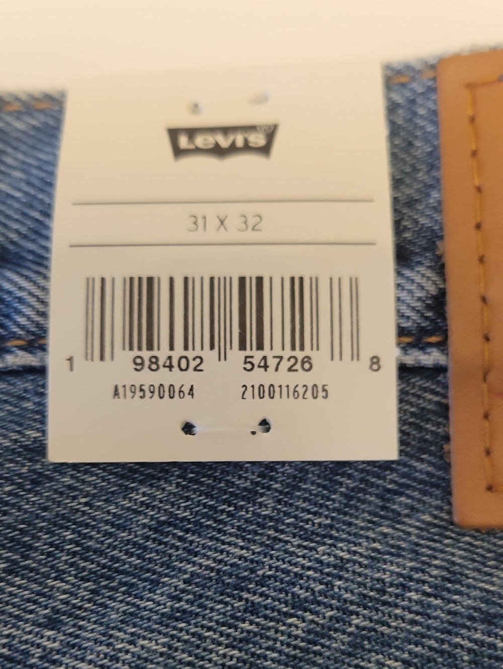 Levi's 501® 90s Straight Jeans in Medium Blue - Picture 3 of 9
